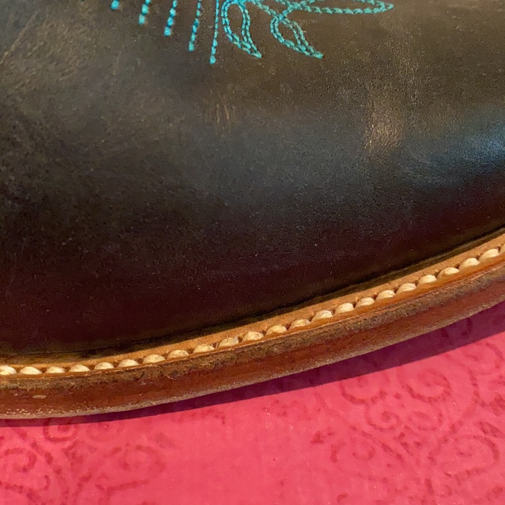 Reyme Boot - Authentic Leather - gently worn - still smells of leather! Size 9 - Picture 12 of 15